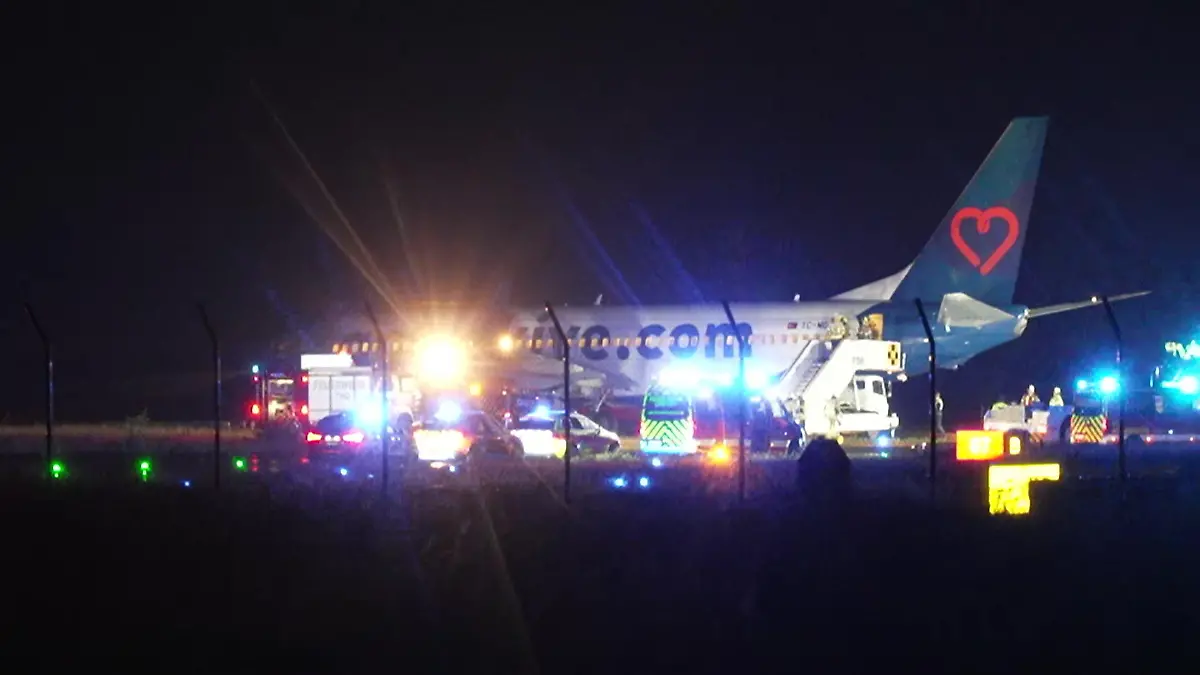 Horror-Landung am Flughafen Münster Osnabrück Flieger rollt über Bahn hinaus