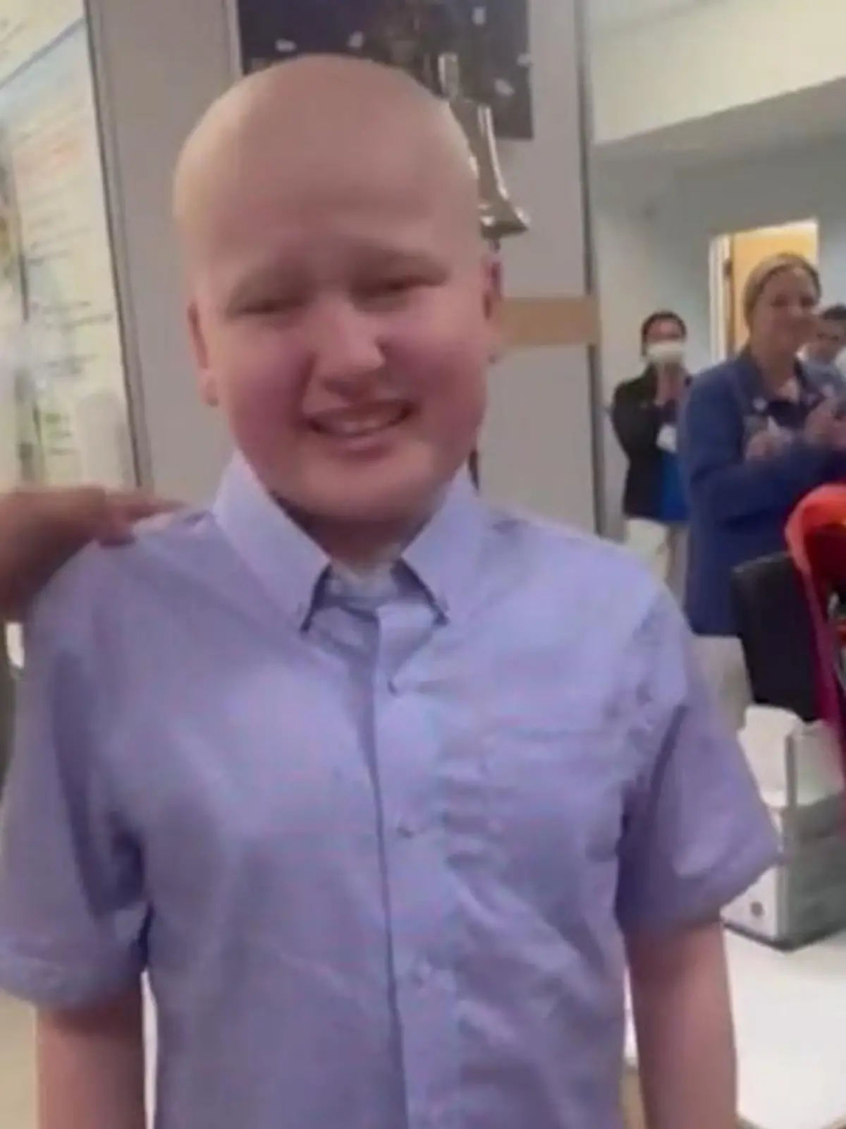 Bild zu: "Schock-Diagnose nach Schulterschmerzen! Evan (14) kämpft gegen seltenen Krebs"