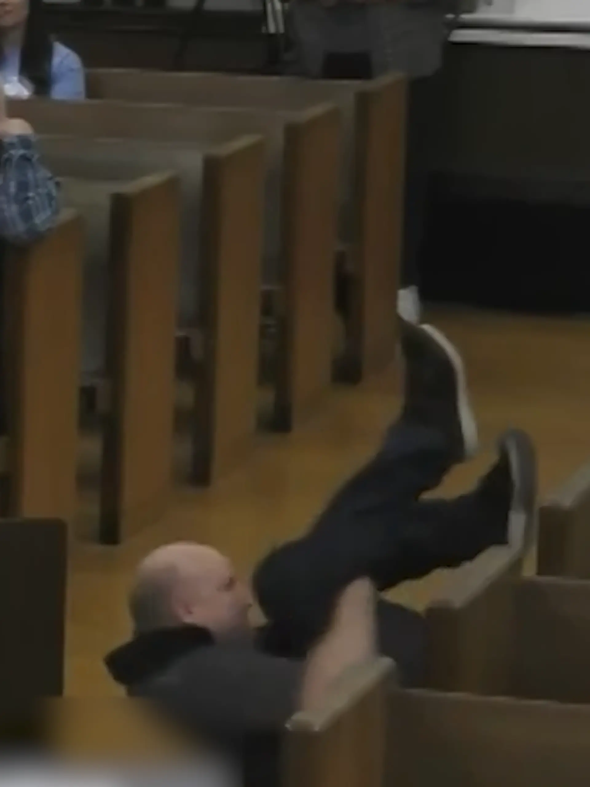 Bild zu: "Verrückte Breakdance-Show! Besorgter Mann will Bürgermeister SO überzeugen"