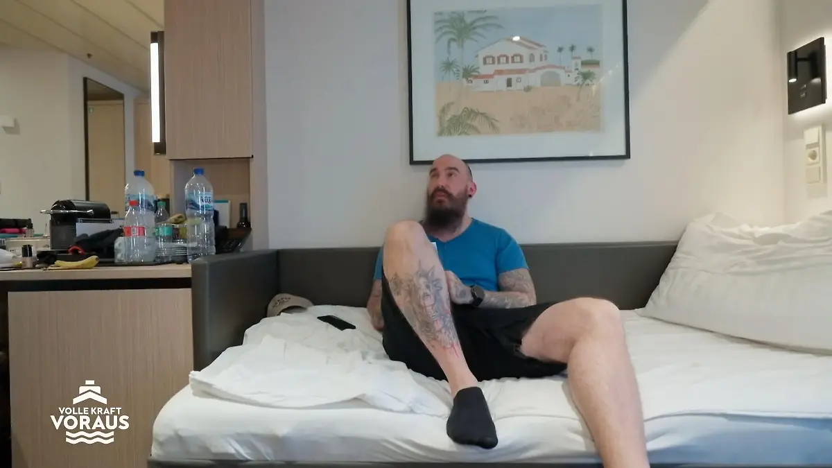 Kevin quält sich mit dem Ehegelübde Unter Druck