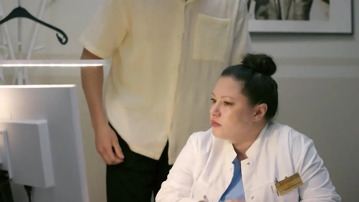 AWZ-Folge vom 17.09.25 auf RTL+: Vanessa schaut sich Richards  Untersuchungsergebnisse an