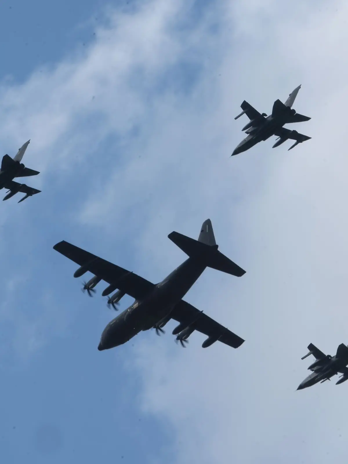 Bild zu: "Kampfjets über Hamburg! "
