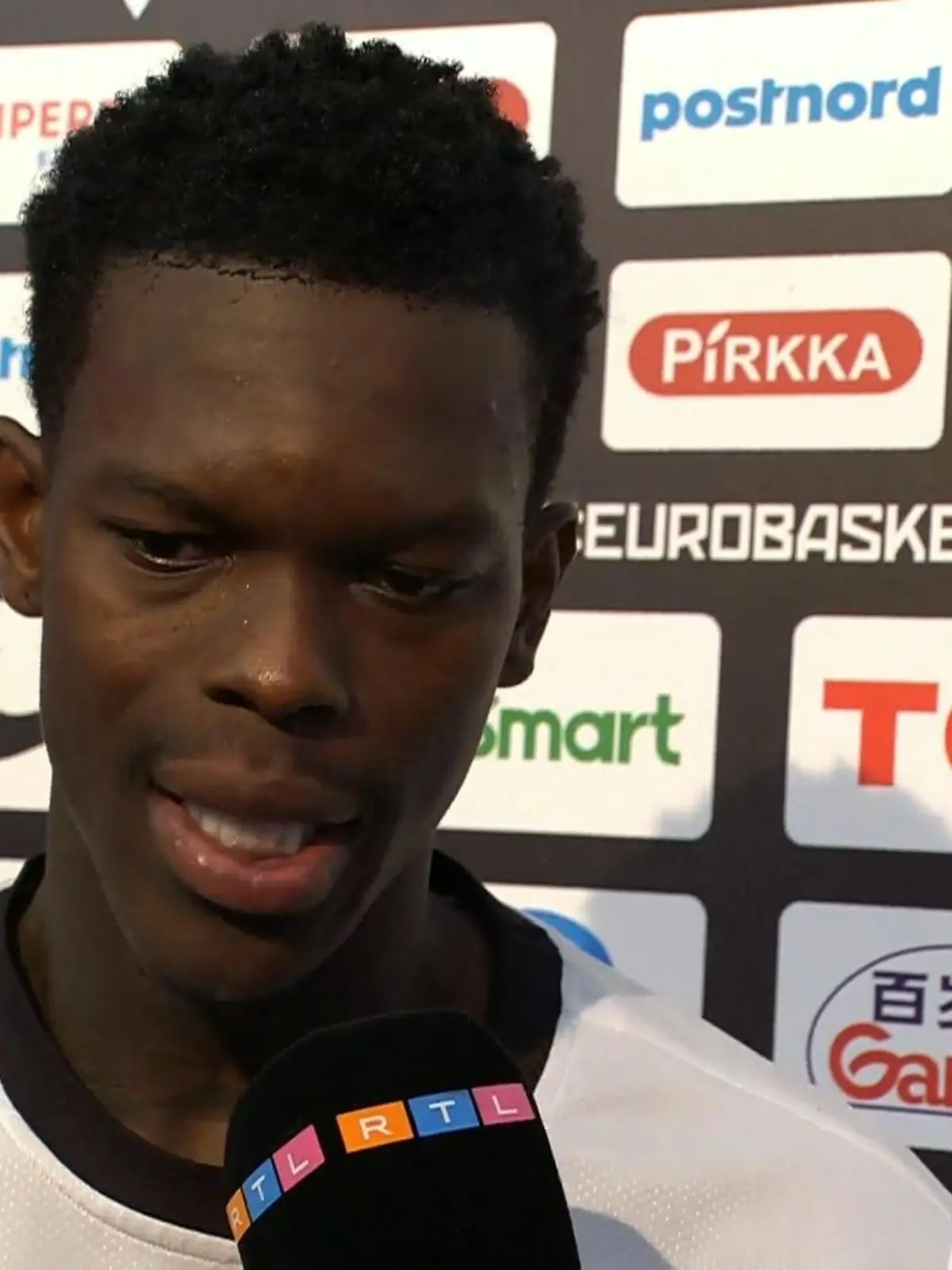 Bild zu: "Basketball-Star Dennis Schröder warnt: „Haben noch nichts erreicht“"