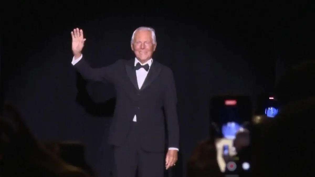 Giorgio Armani ist tot! Hier stand er ein letztes Mal im Rampenlicht Mode-Ikone stirbt mit 91 Jahren