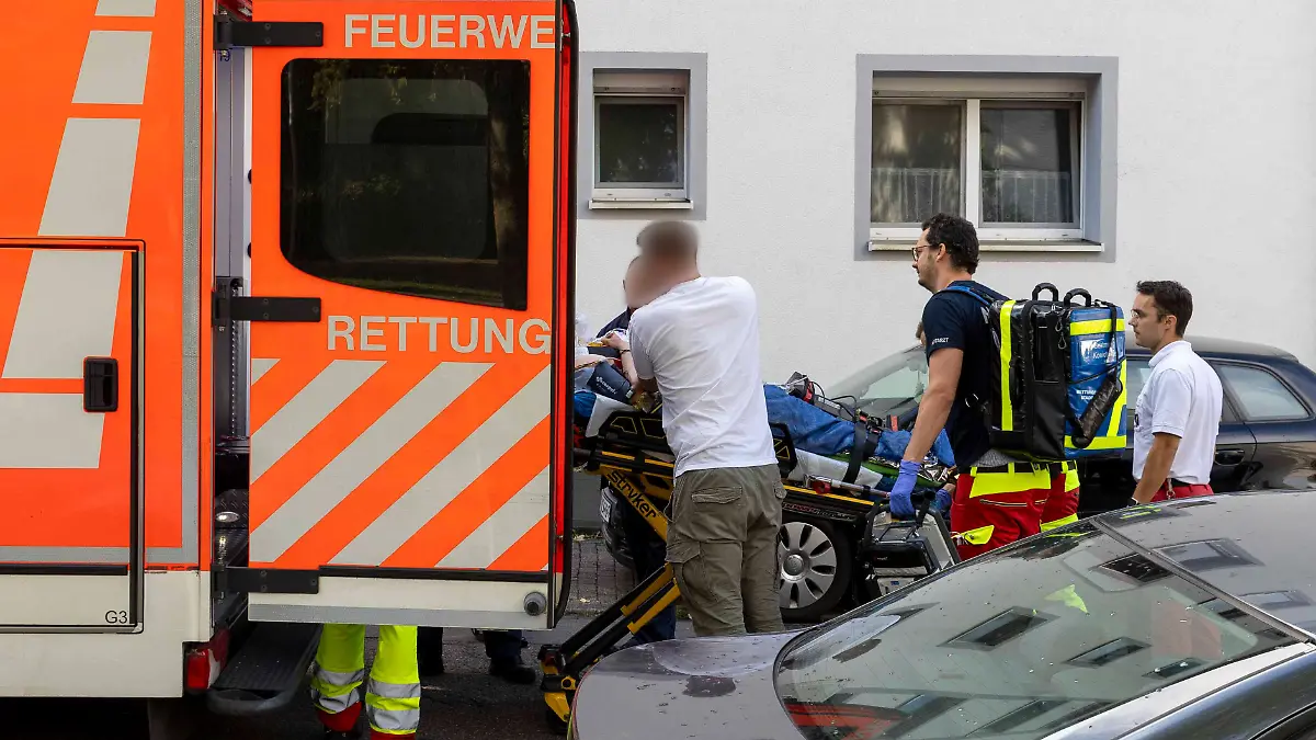 Polizeieinsatz an Berufskolleg in Essen - Lehrkraft verletzt