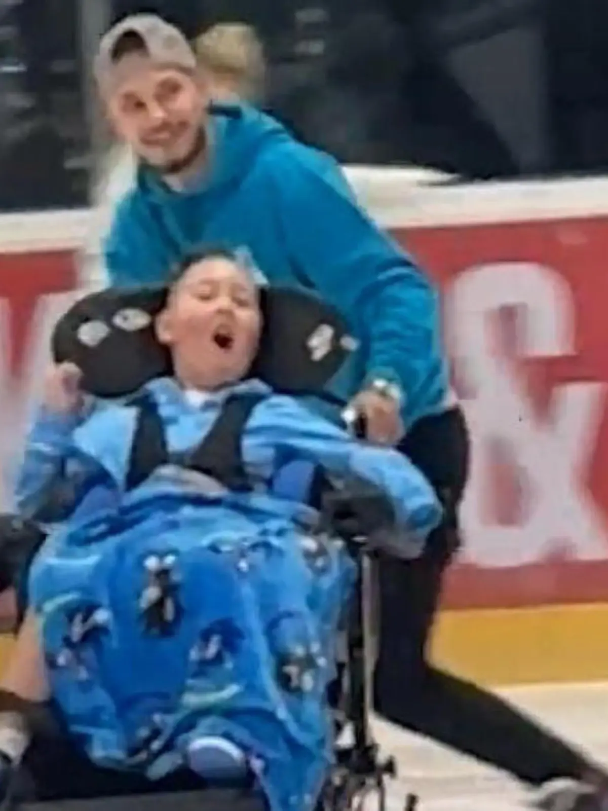 Bild zu: "Geburtstag fast nicht erlebt! Bleu (10) feiert unvergessliches Geschenk – dank Fremden"