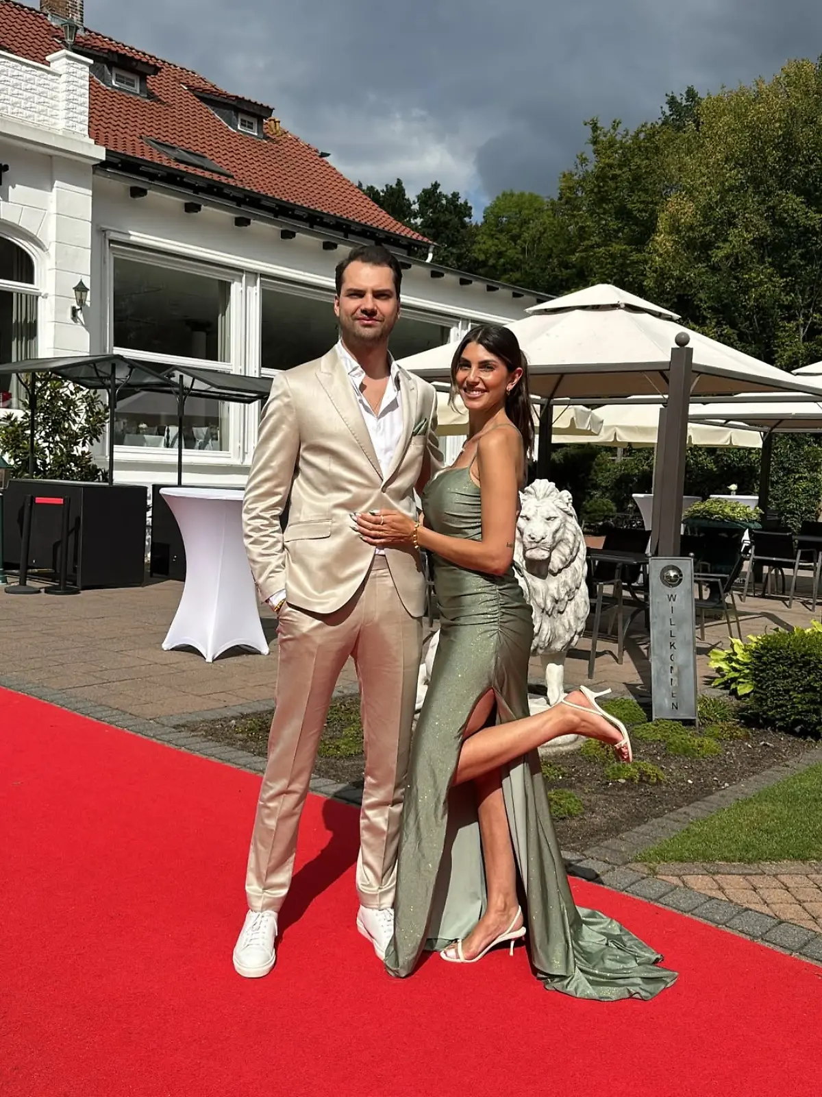 Bild zu: "Was ist da los? Jimi Blue Ochsenknecht und Yeliz Koc feiern gemeinsam auf Hochzeit"