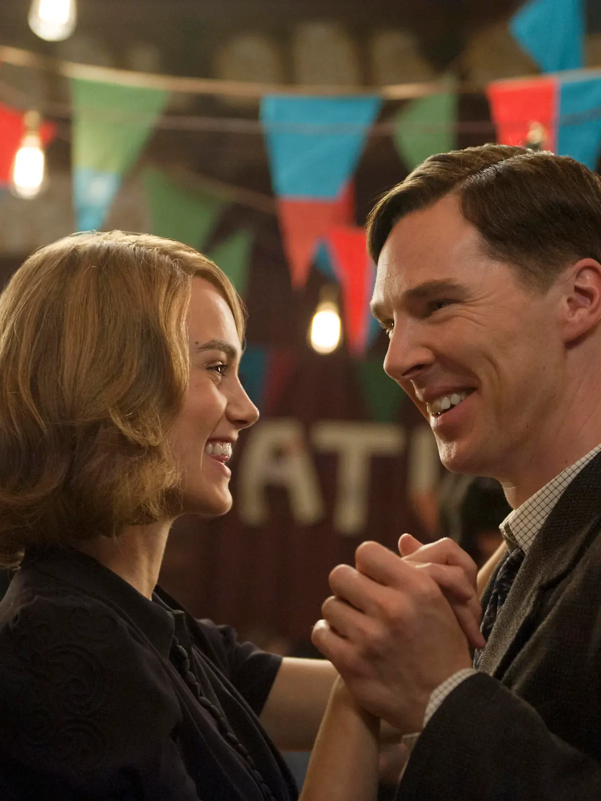 (L-R) KEIRA KNIGHTLEY and BENEDICT CUMBERBATCH star in THE IMITATION GAME