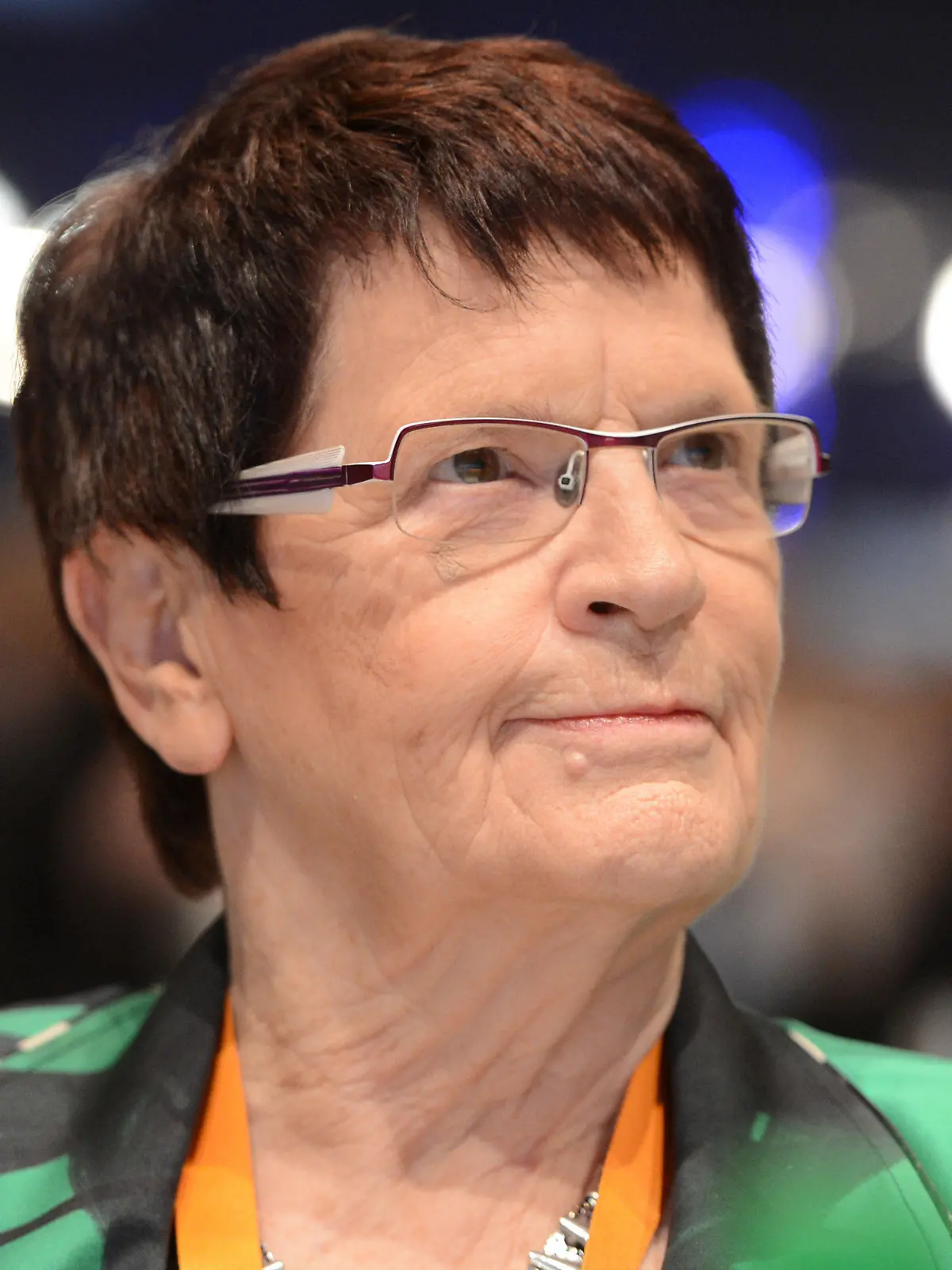 ARCHIV - Die ehemalige Bundestagspräsidentin Rita Süssmuth (CDU) verfolgt am 04.12.2012 beim 25. Bundesparteitag der CDU in Hannover (Niedersachsen) die Reden. Der Reinhard-Mohn-Preis geht in diesem Jahr an die CDU-Politikerin Rita Süssmuth. Damit zeichnet die Bertelsmann-Stiftung die ehemalige Bundestagspräsidentin als Wegbereiterin einer modernen Einwanderungs- und Integrationspolitik aus, wie es in einer am Dienstag verbreiteten Pressemitteilung in Gütersloh heißt. Foto: Jochen Lübke/dpa +++(c) dpa - Bildfunk+++