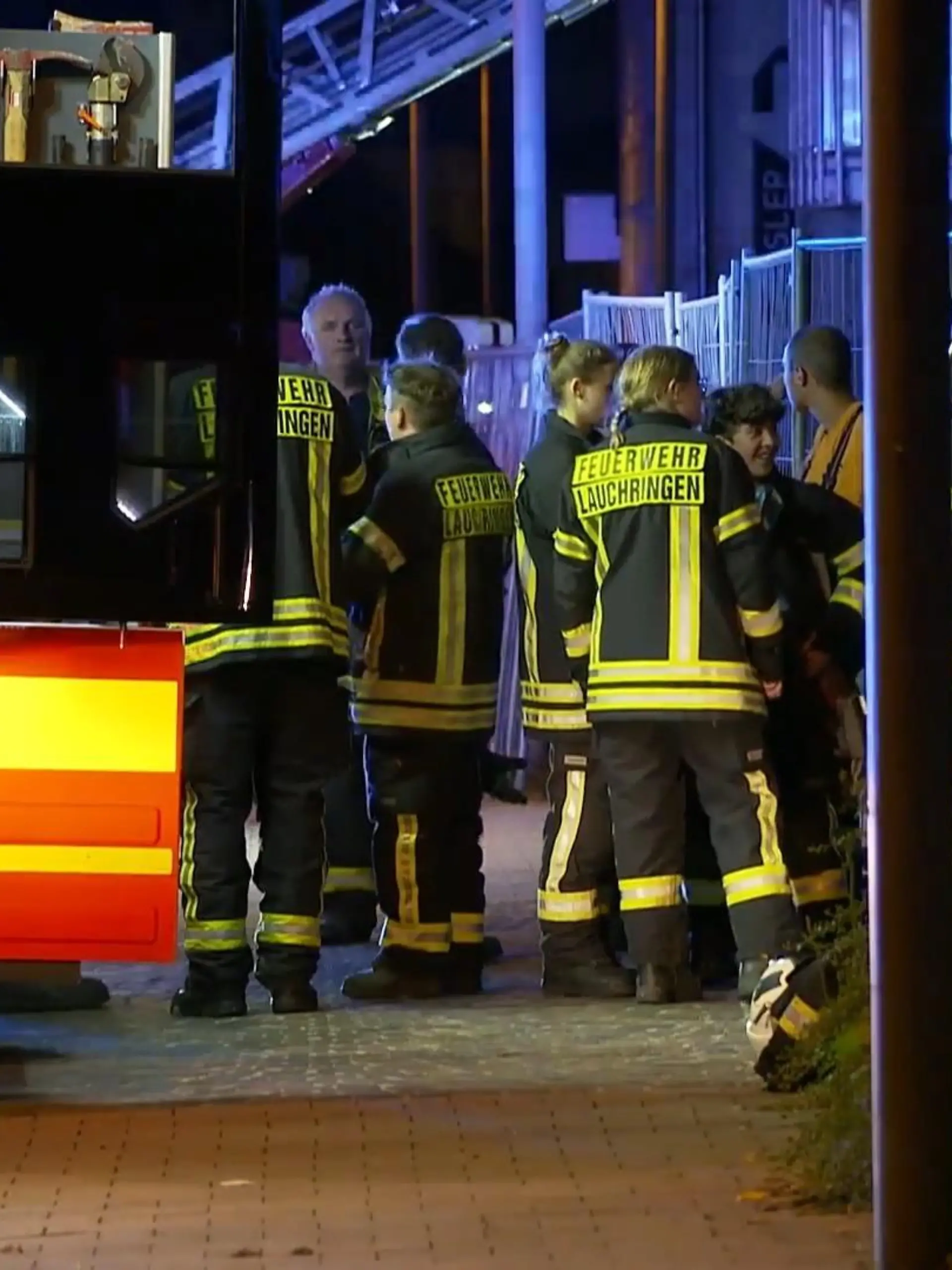 Bild zu: "Supermarkt-Dacheinsturz in Lauchringen! Zwei Menschen schwer verletzt"
