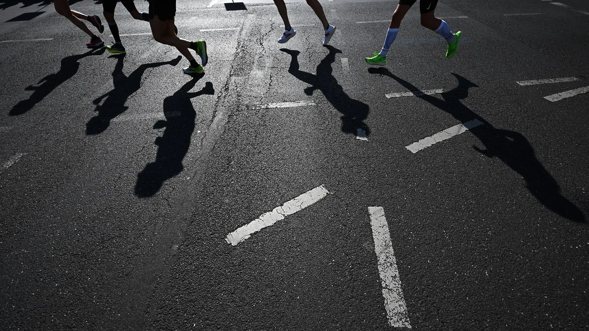 Zur Einstimmung auf den großen Marathon können Lauf-Fans heute Sportler in Reinickendorf anfeuern. (Archivbild)