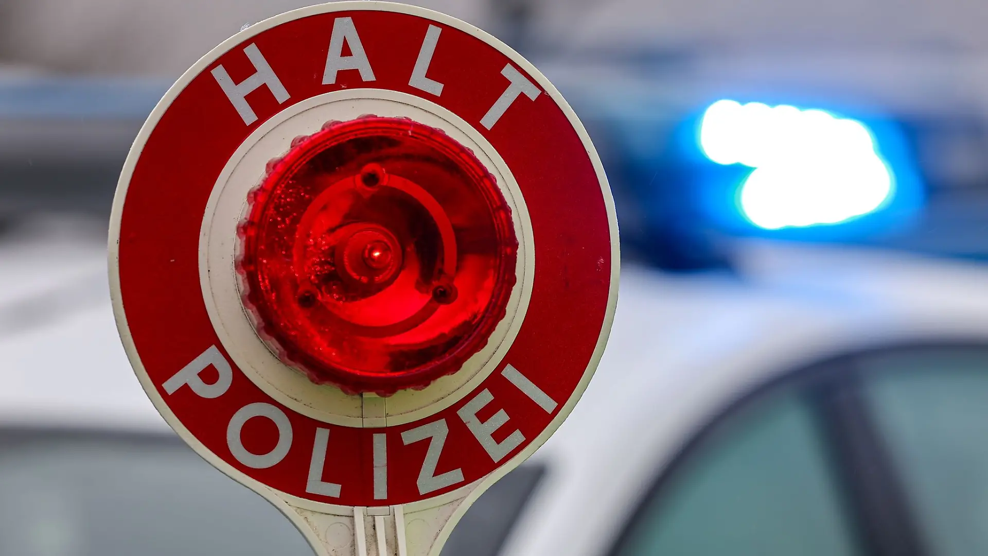 Ein Mann fährt mit 4,2 Promille auf der Autobahn nach Berlin (Symbolbild).