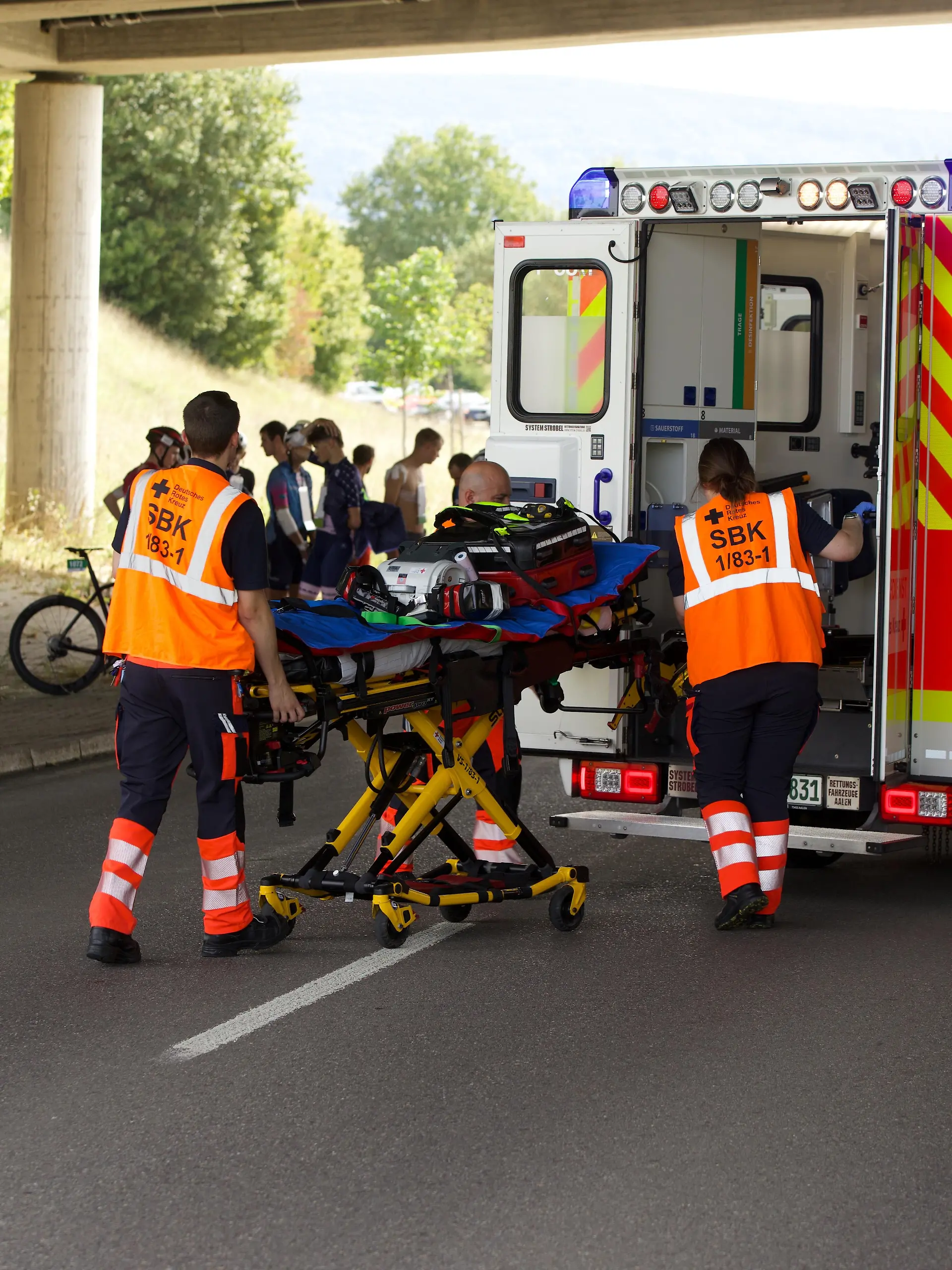 Bild zu: "Massensturz bei Radrennen – 70 Menschen verletzt!"