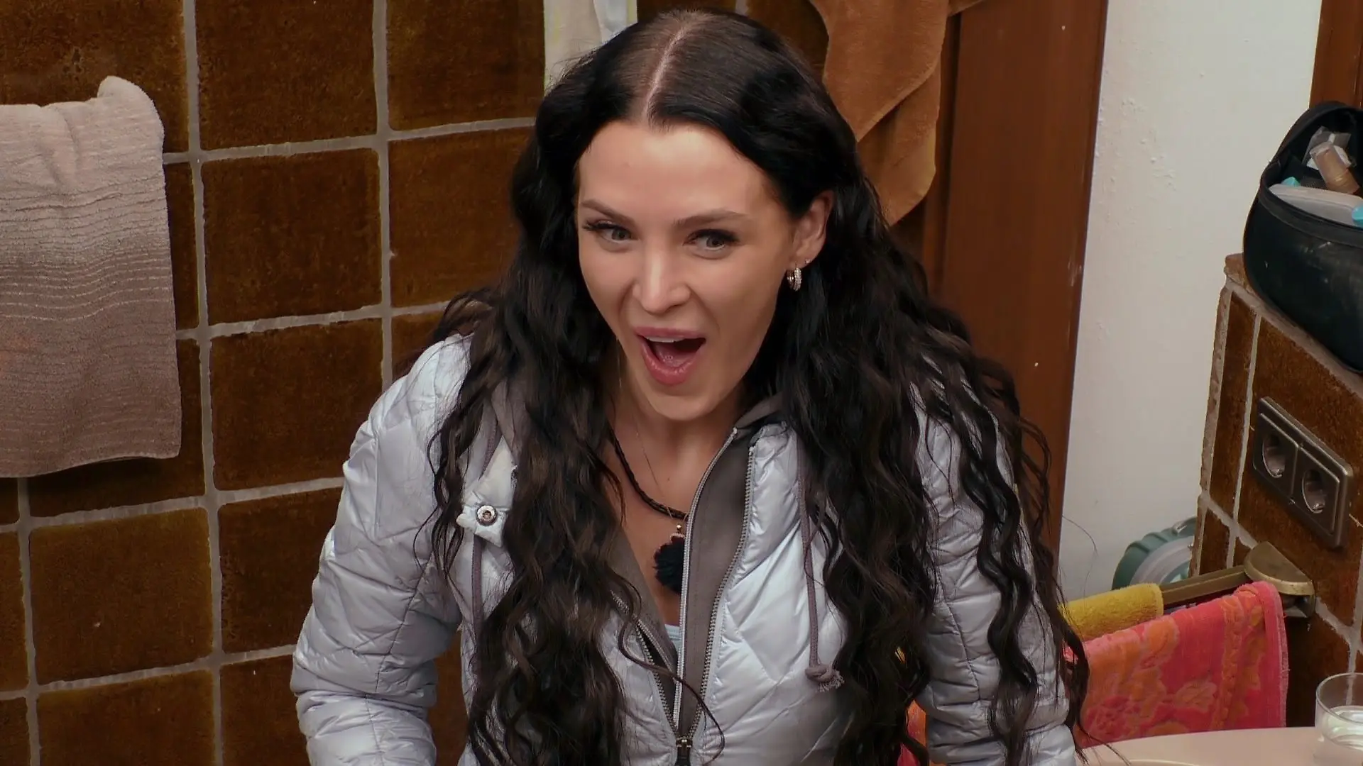 Spoooky! Jennifer Degenhart hat offenbar einen Geist im Sommerhaus gesichtet.