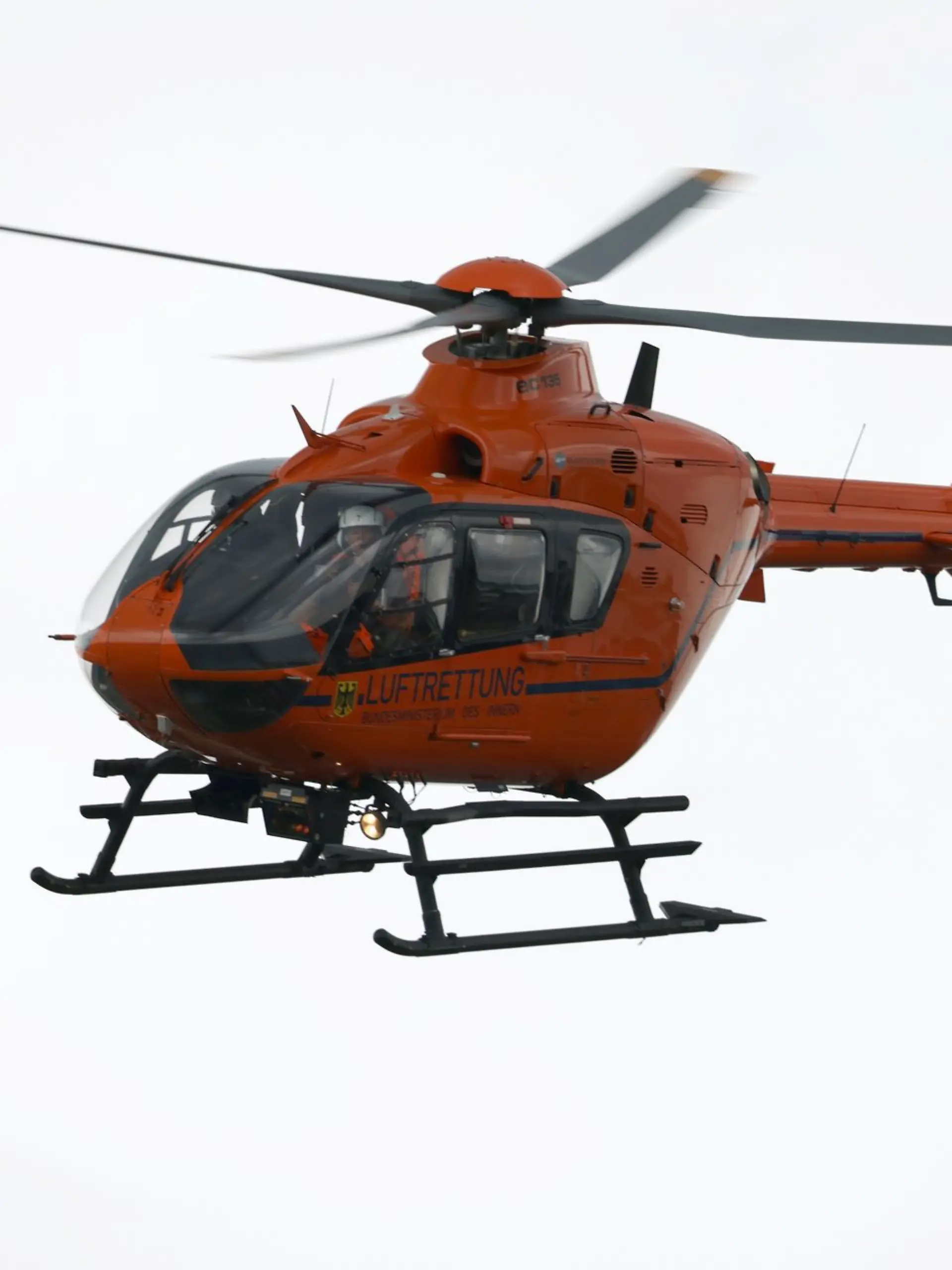 Bild zu: "Unbekannte behindern Rettungshubschrauber mit Leuchtraketen"