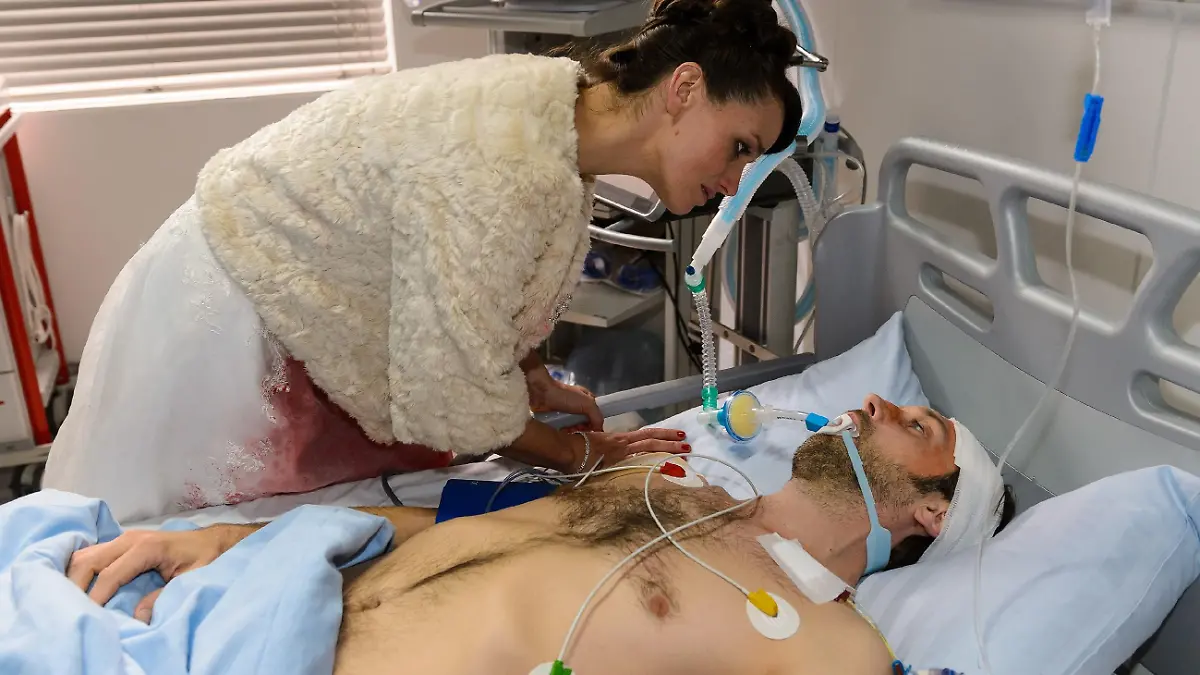 Jenny (Kaja Schmidt-Tychsen) bangt um Eriks (Alexander Wüst) Leben.
