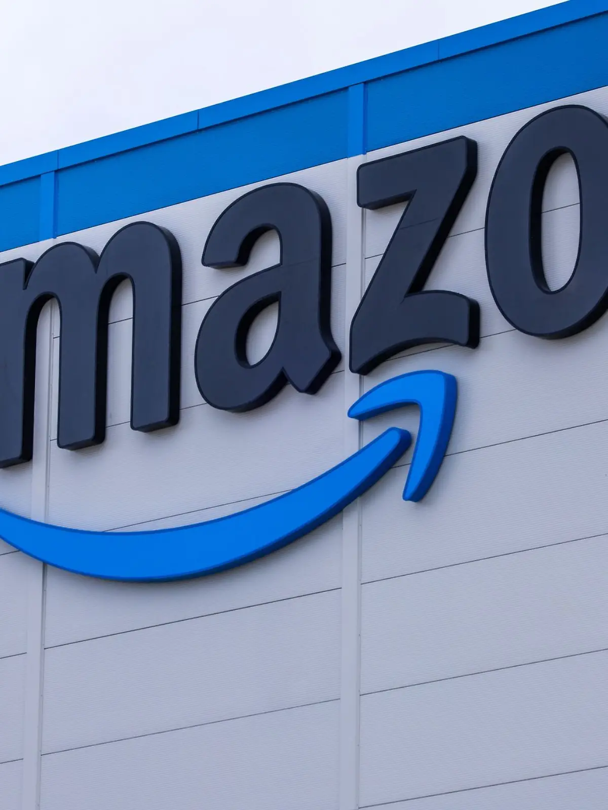 Bild zu: "Amazon-Mitarbeiter stirbt während Schicht! Gewerkschaft mit schweren Vorwürfen"