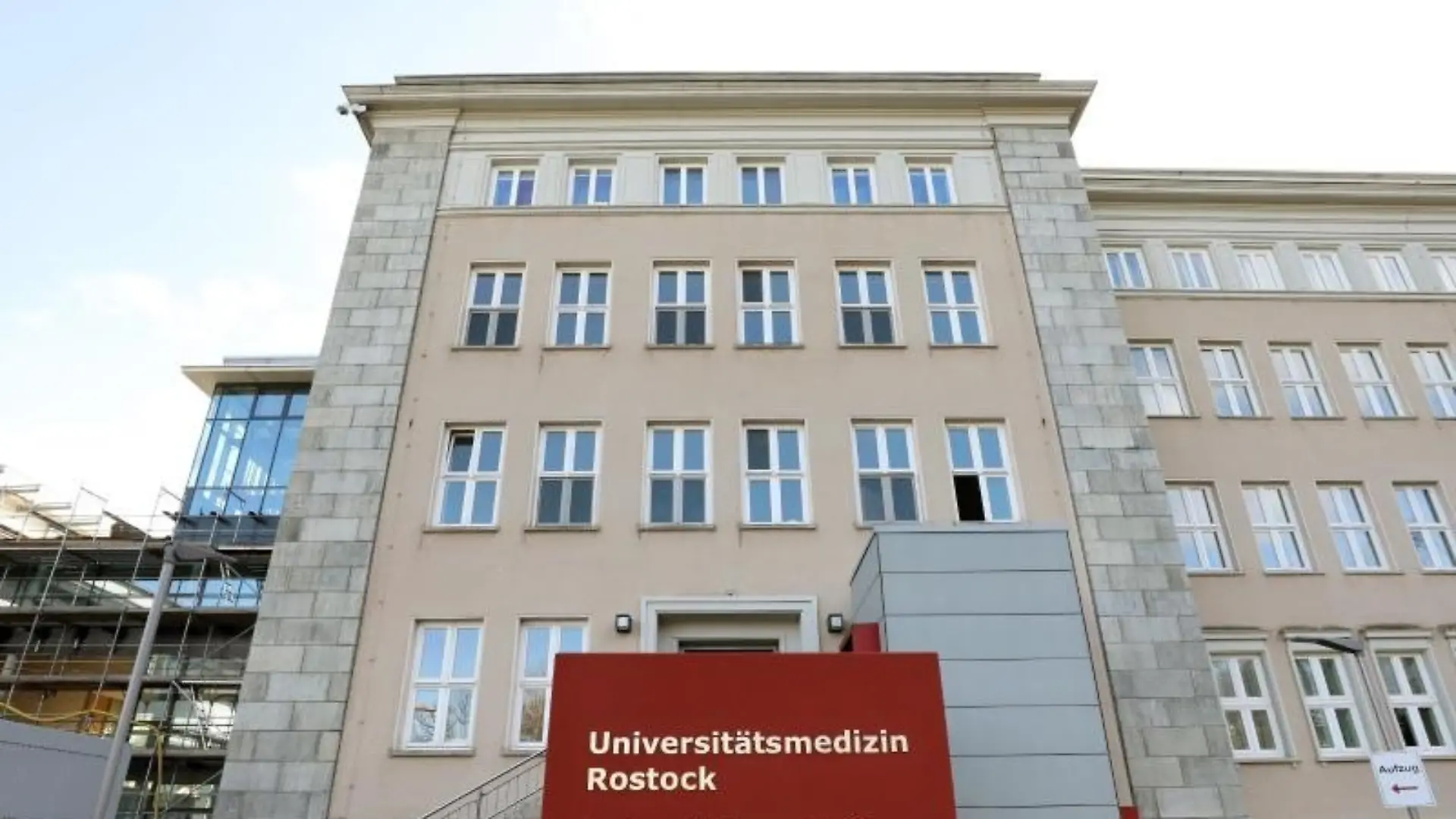 Flammen-Drama auf dem Gelände des Zentrums für Nervenheilkunde der Rostocker Universitätsmedizin. (Symbolbild)