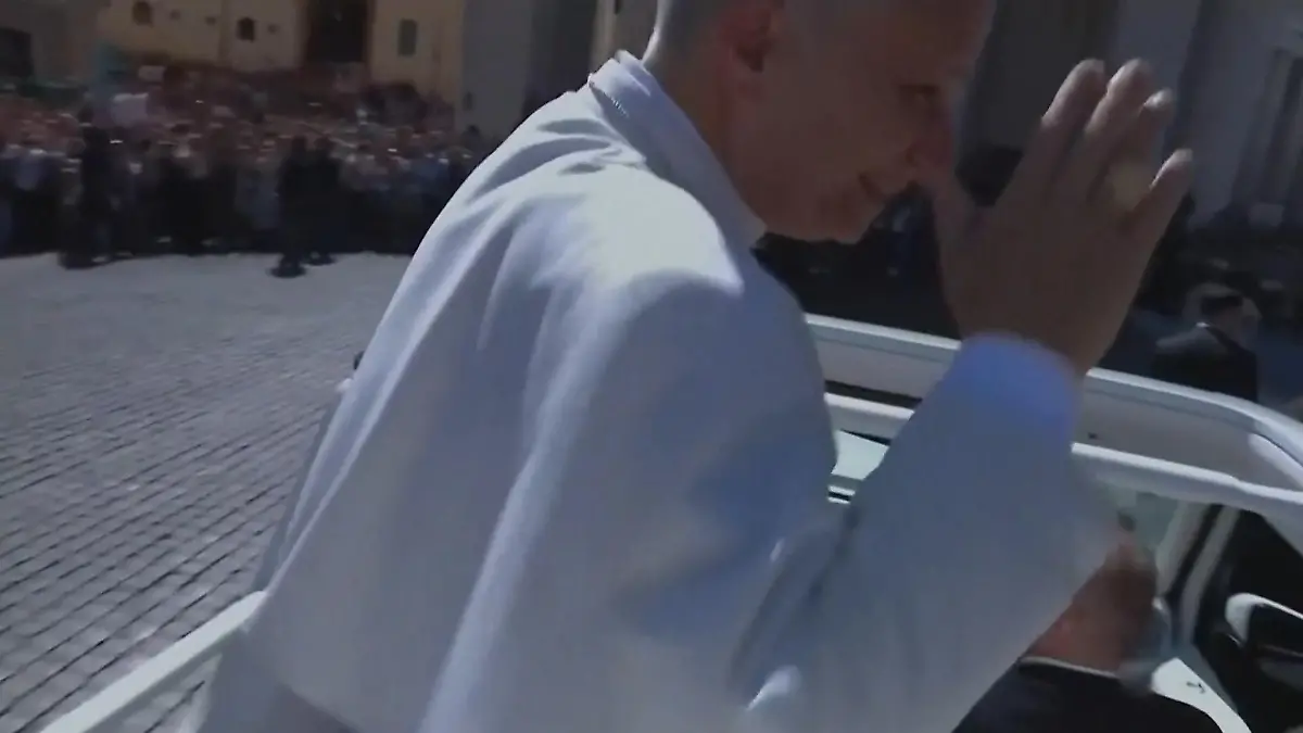 Papst Leo schlägt Kameramann – während Live-Übertragung! Missgeschick nach Heiligsprechung