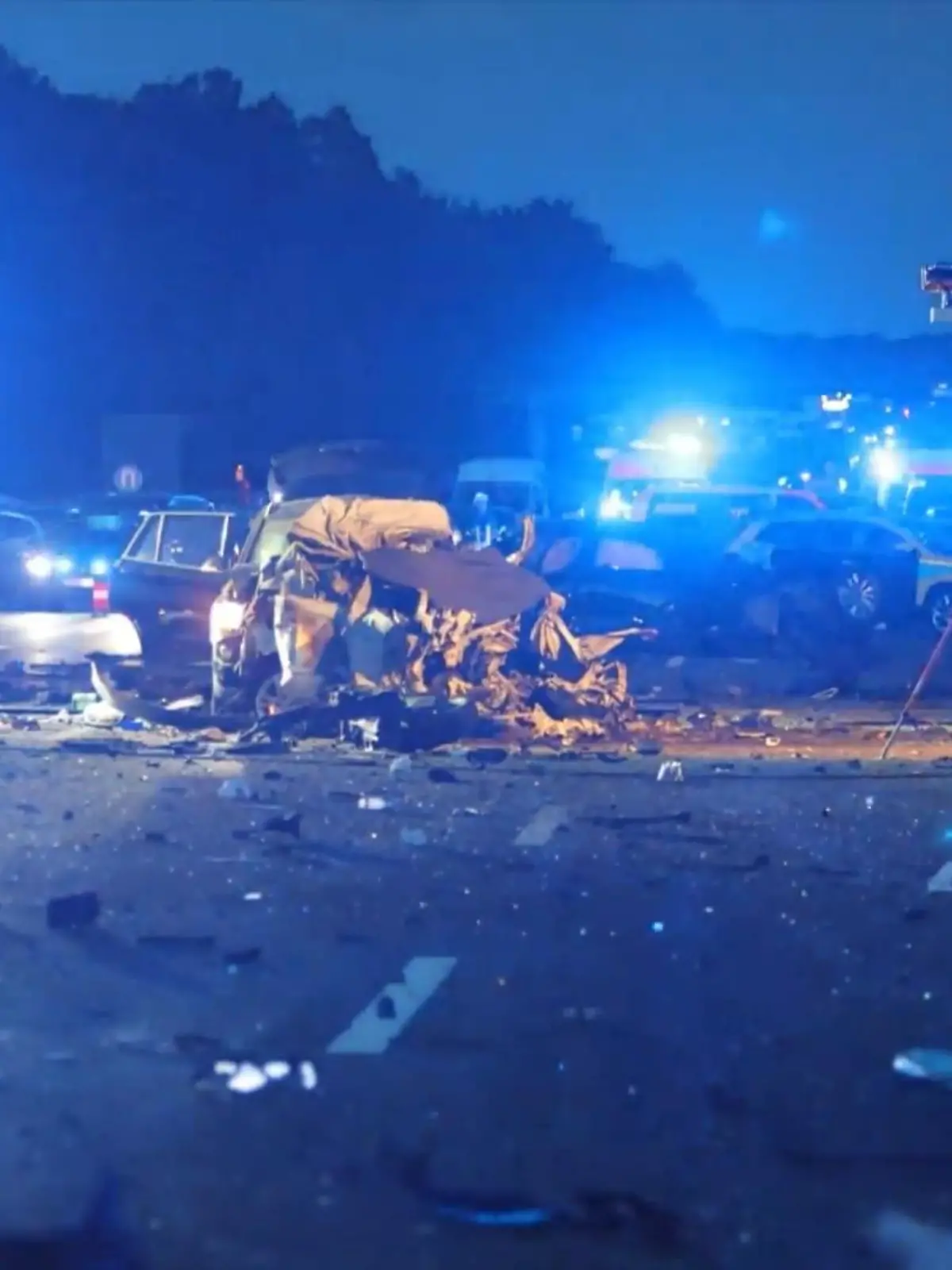Bild zu: "Drei Menschen sterben bei schwerem Unfall auf der A3"