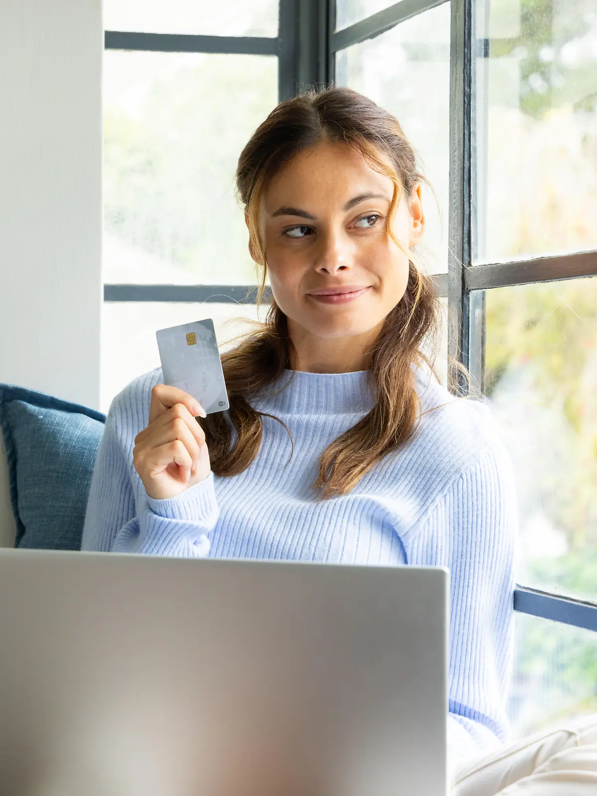 Bild zu: "Mit diesem KI-Trick könnt ihr in Onlineshops mächtig sparen"