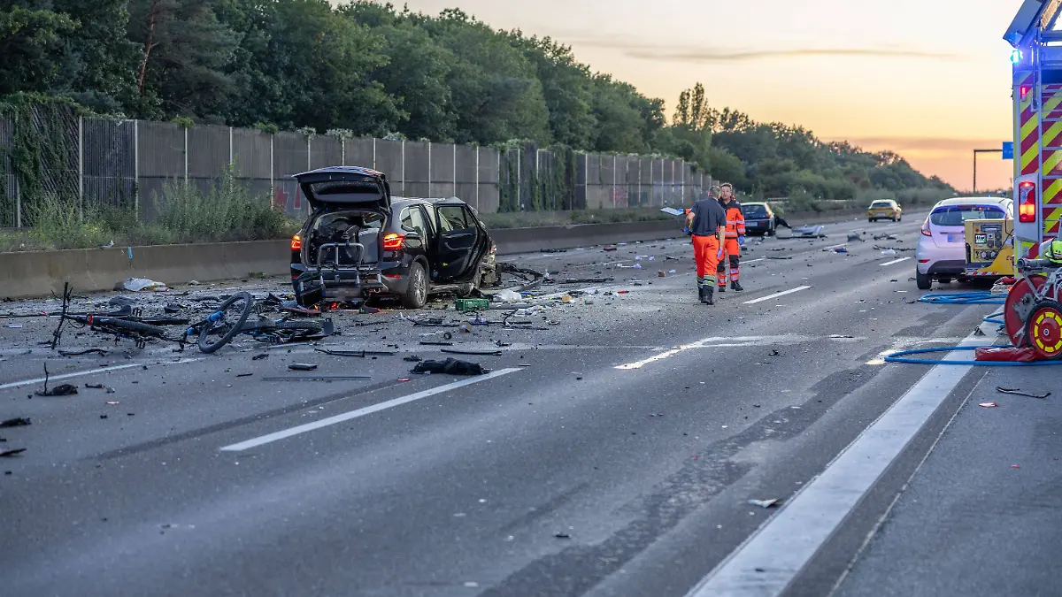 Drei Tote bei Massenunfall mit acht Autos auf A3
