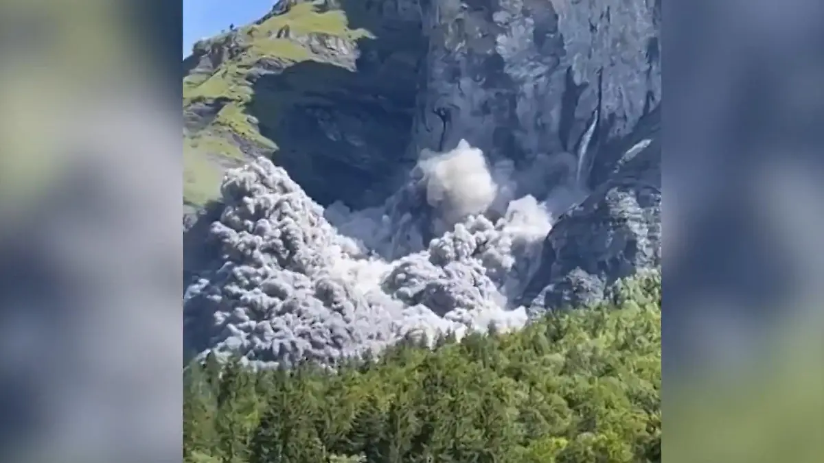 In beliebter Touristen-Region – Berg in französischen Alpen kracht zusammen 12.000 Kubikmeter Gestein