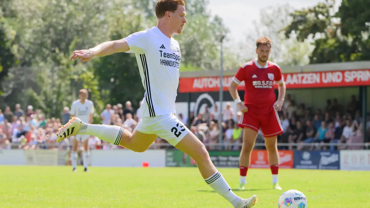 Marcel Halstenberg trägt beim SV Germania Grasdorf die Rückennummer 23.