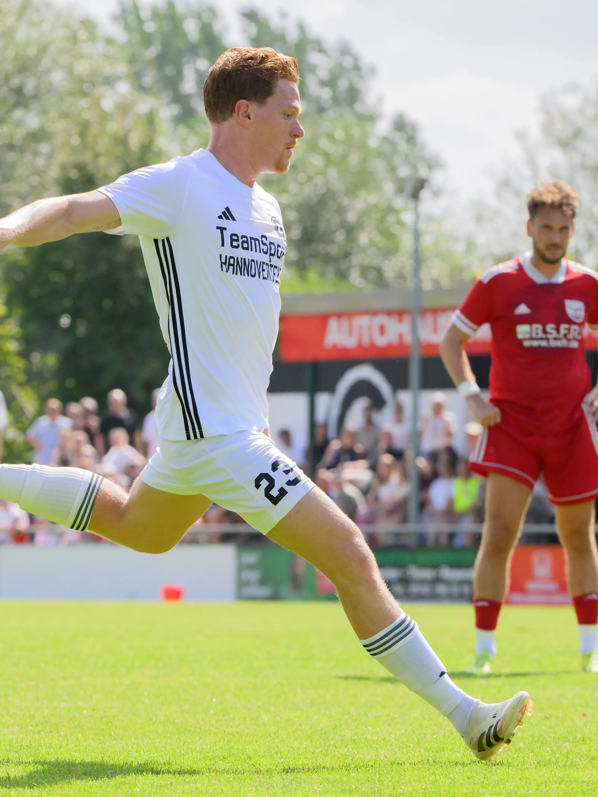 Bild zu: "Mehr Zeit für die Familie! Ex-Bundesligastar kickt jetzt in der Kreisliga"