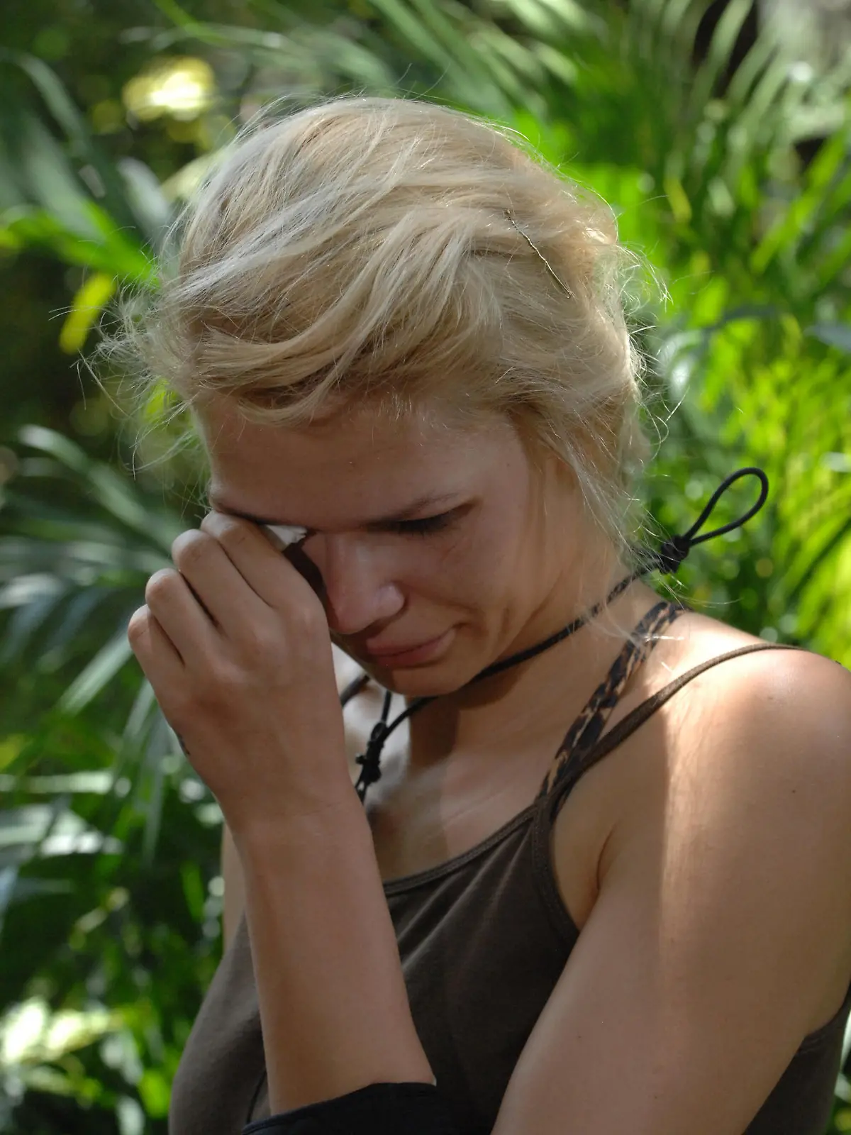 Tag 2 - Dschungelprüfung 2 'Hölle der Finsternis': Sara Kulka (24) wurde von den Zuschauern für die Dschungelprüfung gewählt. In einem unterirdischen und verzweigten Gängesystem sollte sie elf Sterne finden. Doch schon in der ersten Kammer hat sie die Prüfung mit den Worten 'Ich bin ein Star - Holt mich hier raus!' abgebrochen. Geknickt und voller Selbstzweifel begibt sie sich zurück ins Camp. # Foto: RTL / Stefan MenneVerwendung der Bilder für Online-Medien ausschließlich mit folgender Verlinkung: 'Alle Infos zu 'Ich bin ein Star - Holt mich hier raus!' im Special bei RTL.de: http://www.rtl.de/cms/sendungen/ich-bin-ein-star.htmlNUR ZUR EINMALIGEN VERÖFFENTLICHUNG ! KEINE WEITERGABE AN DRITTE ! KEINE VERWENDUNG NACH DEM 09.02.2015 !! KEINE ARCHIVIERUNG !Suchbegriff: Dschungelcamp