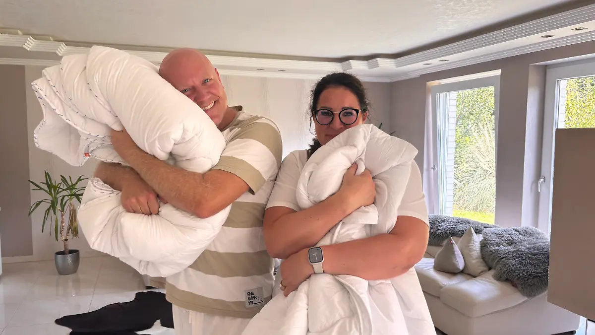 Nicole und Stephan Butterweck testen 6 verschiedene Ganzjahresdecken zwischen 24 und 250 Euro UVP. 