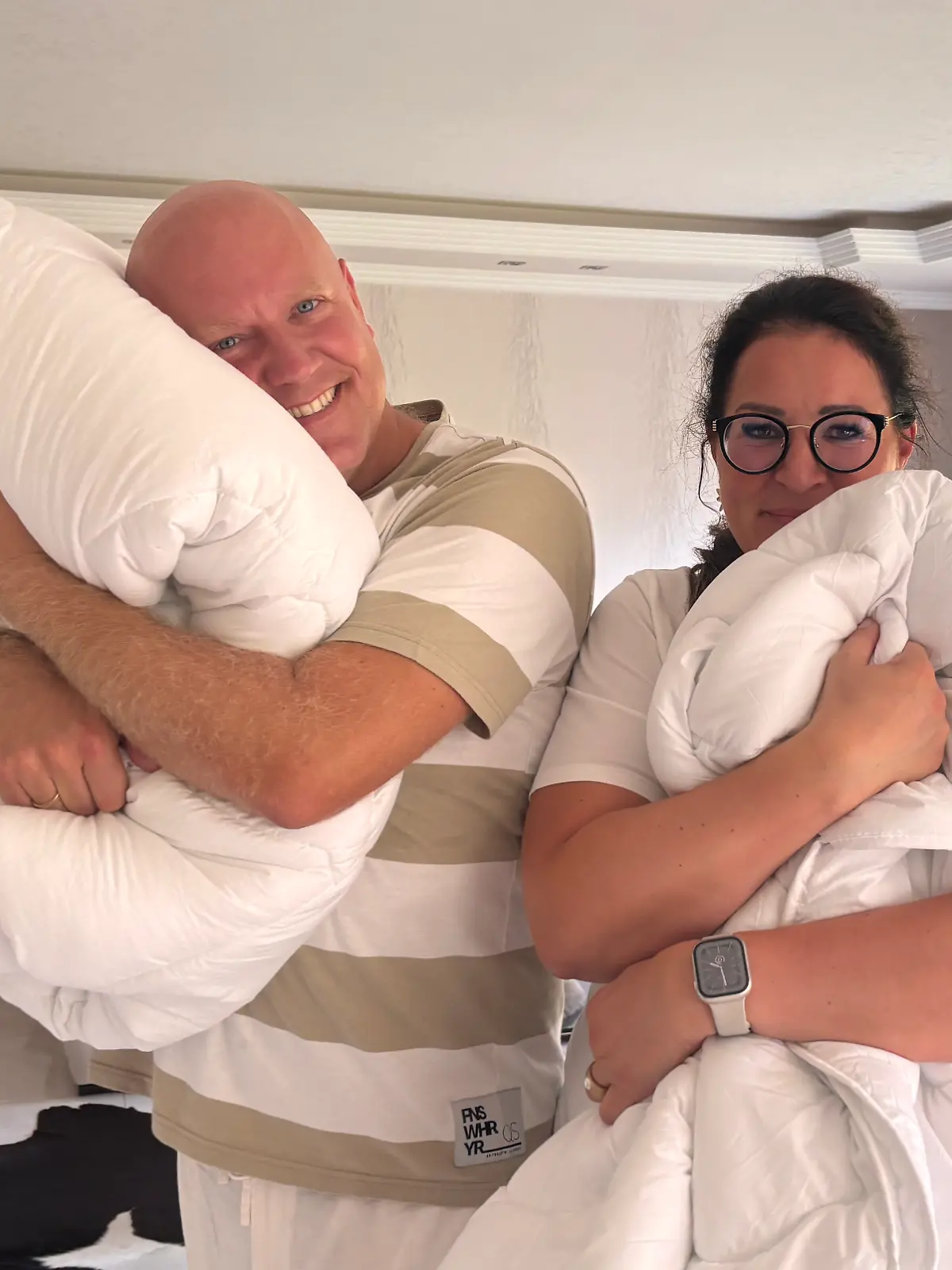 Nicole und Stephan Butterweck testen 6 verschiedene Ganzjahresdecken zwischen 24 und 250 Euro UVP. 