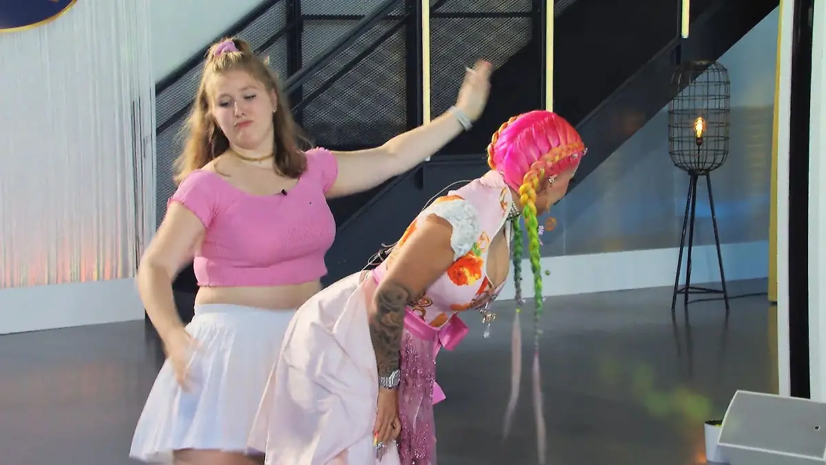 Heiße Action auf dem DSDS-Parkett Olivia twerkt mit Katja