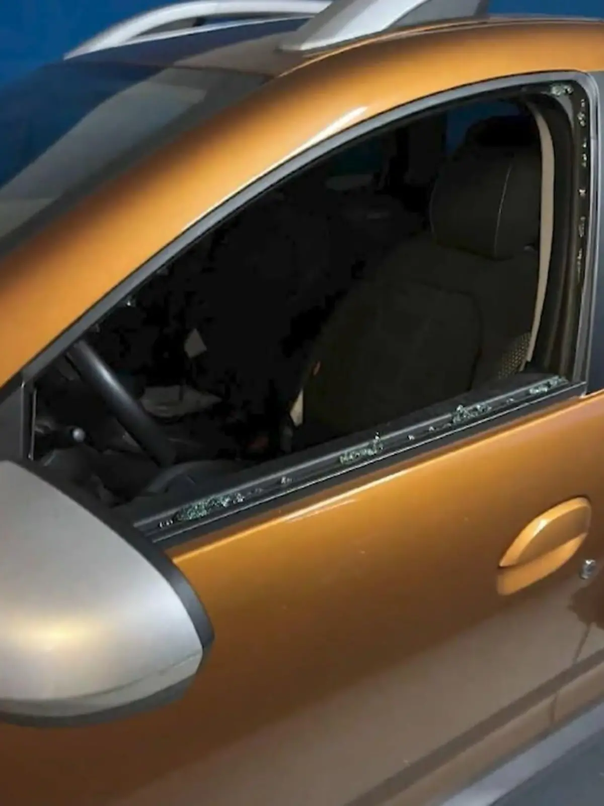 Bild zu: "Reporter-Test: Lassen Passanten ein Kind allein im Auto zurück?"