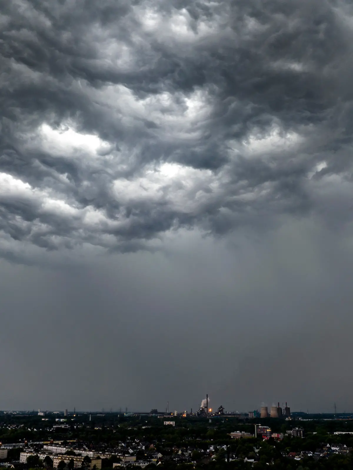 Unwetter-Alarm im Westen! Heftiger Starkregen und Gewitter drohen 