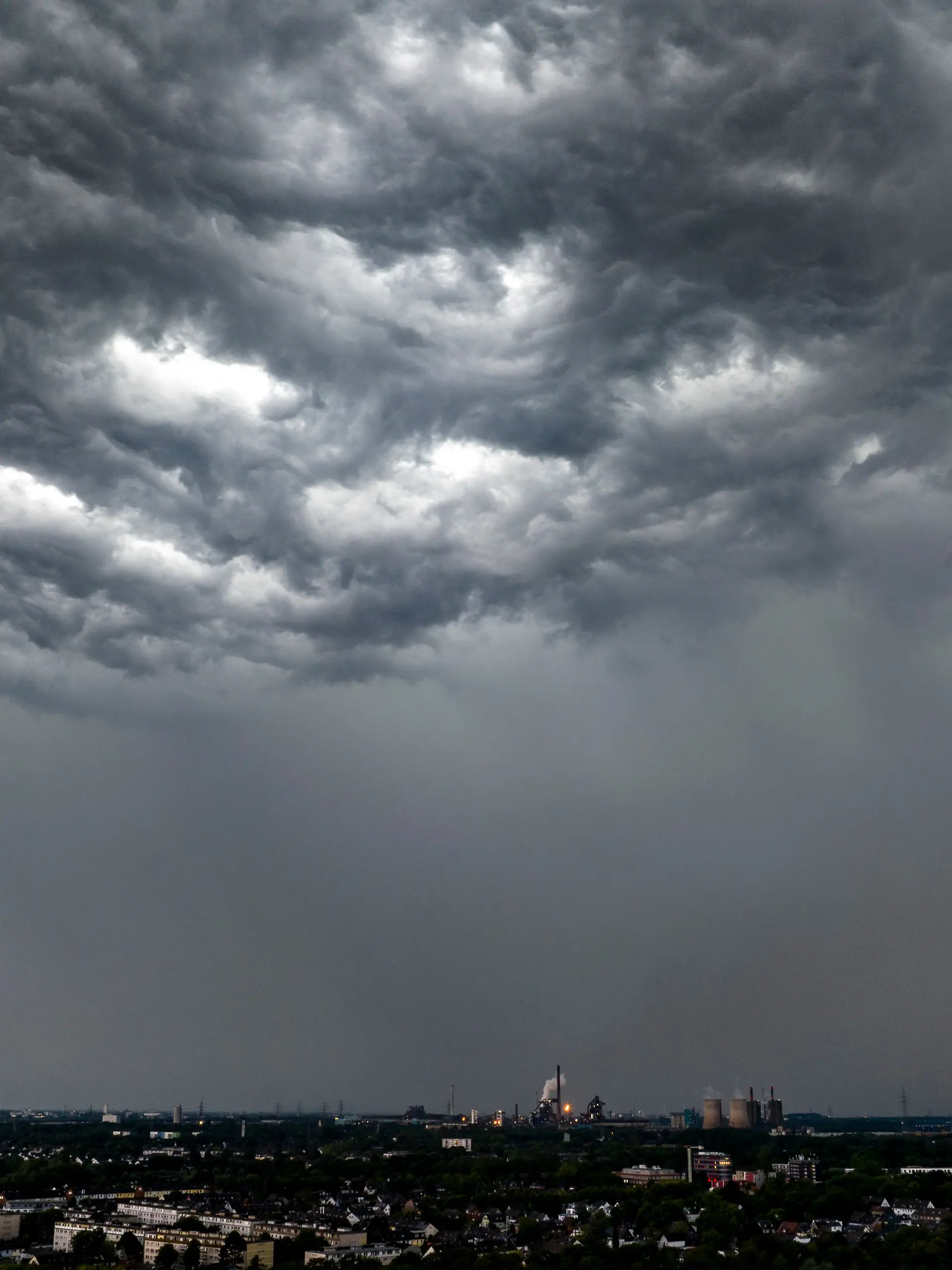 Unwetter-Alarm im Westen! Heftiger Starkregen und Gewitter drohen 