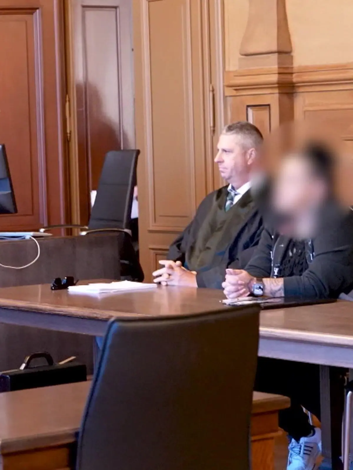Bild zu: "600.000 Euro! Krankenschwester fälscht Testament von reichem Patienten und kassiert ab"