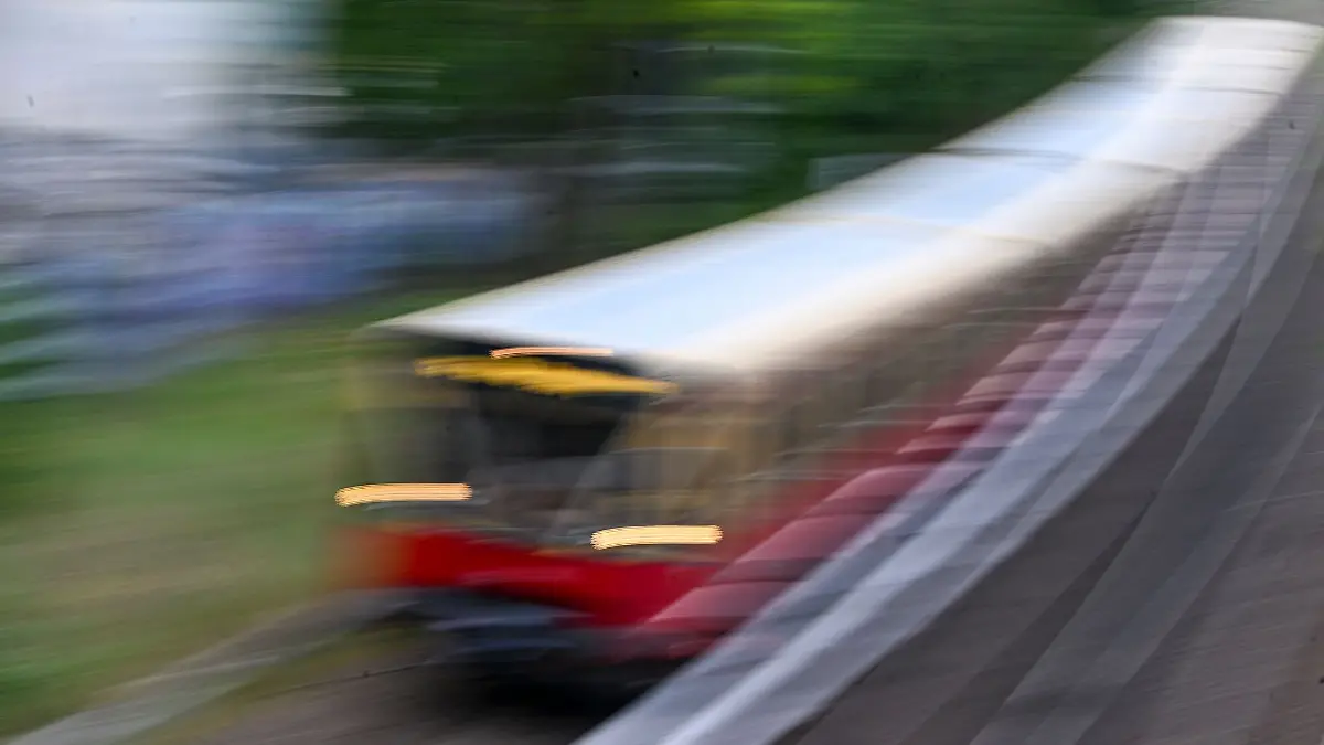 Ein Stromausfall im Südosten Berlins legt den Nahverkehr teilweise lahm. (Symbolbild)