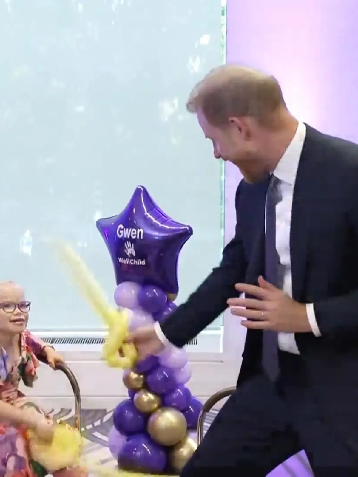Bild zu: "Prinz Harry: Hier kommt sein inneres Kind zum Vorschein"