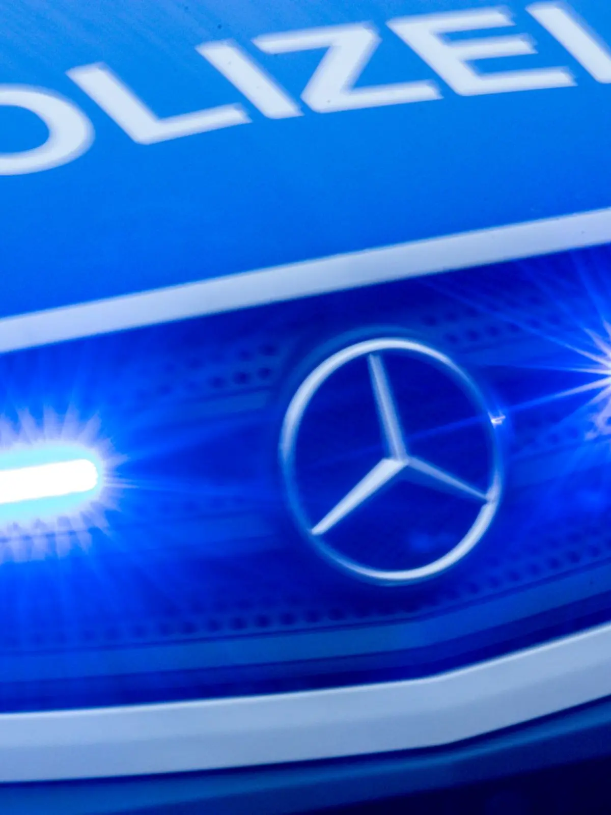 Bild zu: "Angreifer schütten Senf auf fahrendes Auto "