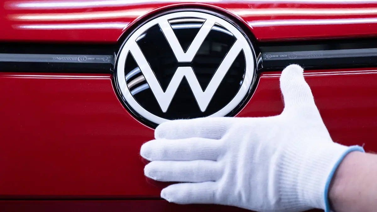 In der Fahrzeugentwicklung baut VW unter anderem mit dem französischen Softwarespezialisten Dassault Systèmes eine KI-gestützte Entwicklungsumgebung auf. (Symbolbild)