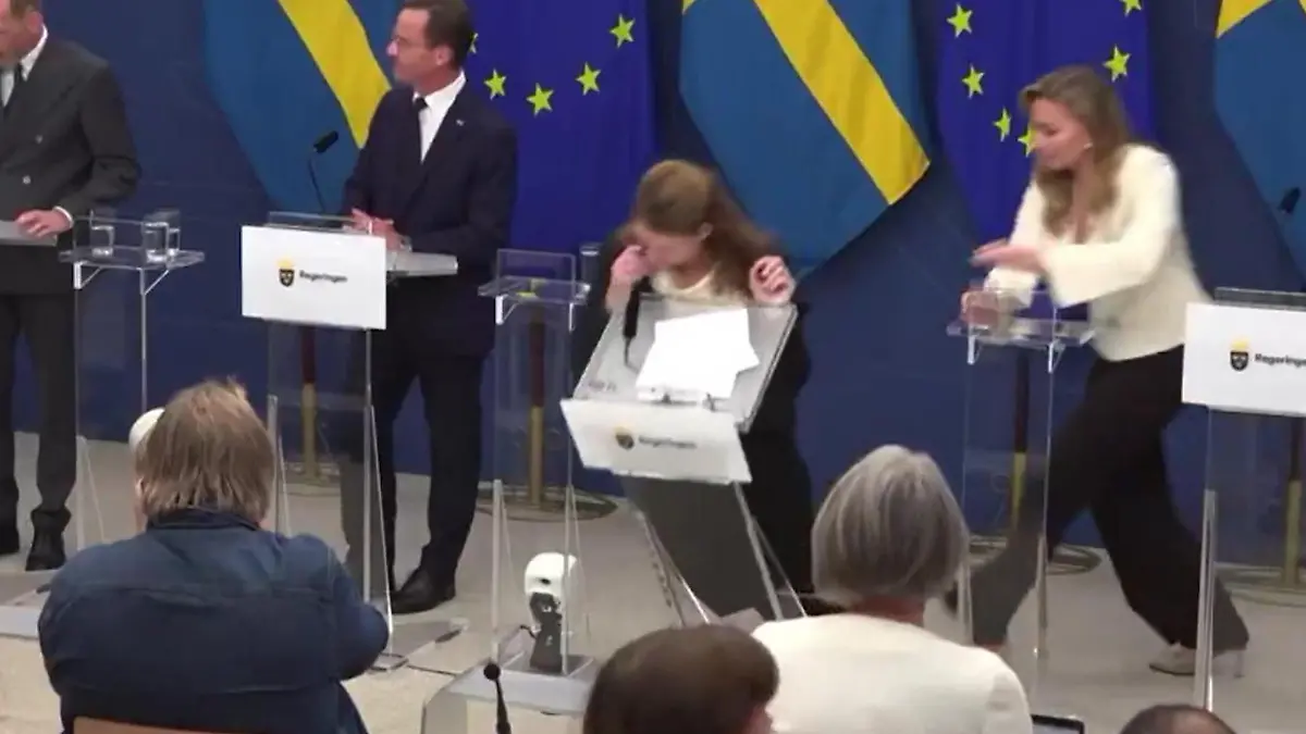 Gesundheitsministerin bricht während Pressekonferenz zusammen Schock beim ersten Auftritt!