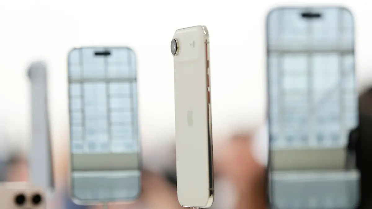 Das neue iPhone Air bei der Vorstellung am 9. September im Apple Park im kalifornischen Cupertino