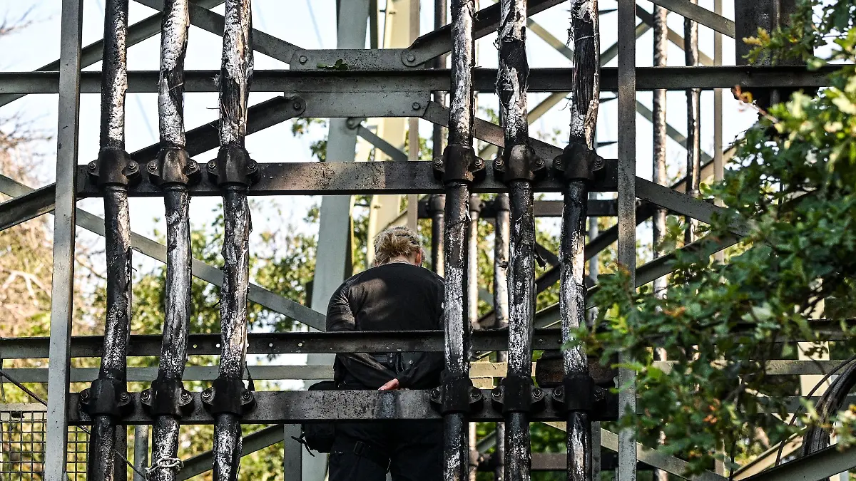 Die Polizei ermittelt zu einem Brandanschlag auf Strommasten in Berlin.