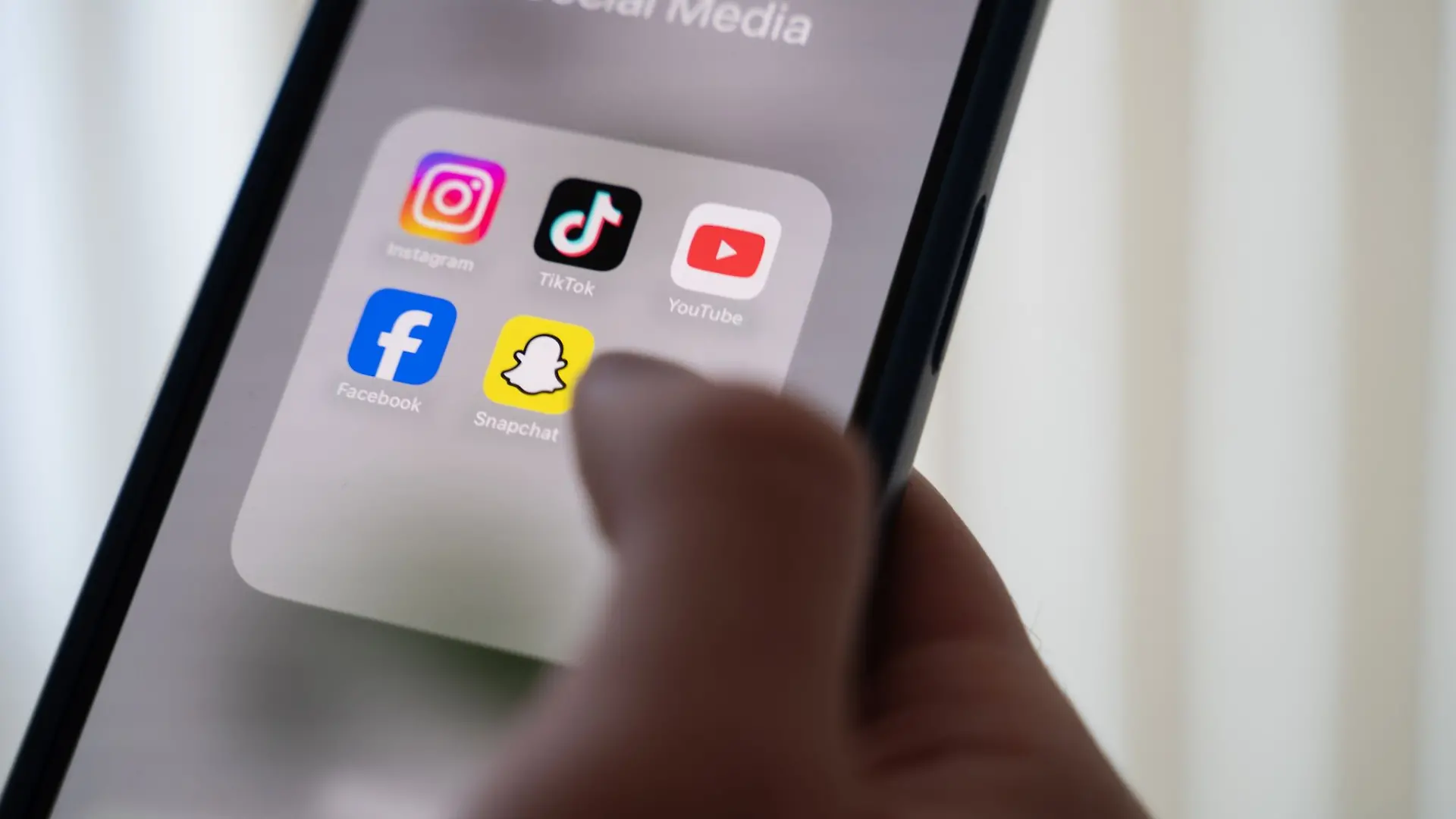Vorsicht vor Anlage-Tipps auf Social Media. (Archivbild)