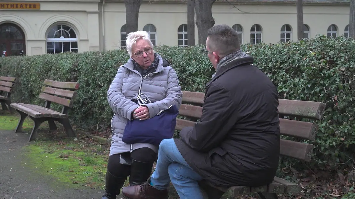 Im Gespräch mit RTL-Reporter Frank Vacik sagte Kerstin H., sie wissen nichts von einer kriminellen Vergangenheit ihres Bruders.