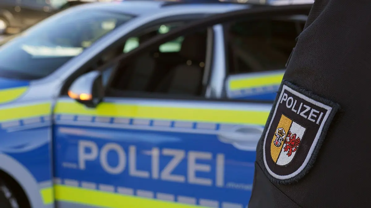 Die Fahrt endete mit einem Sachschaden, aber ohne Verletzte. (Symbolbild)