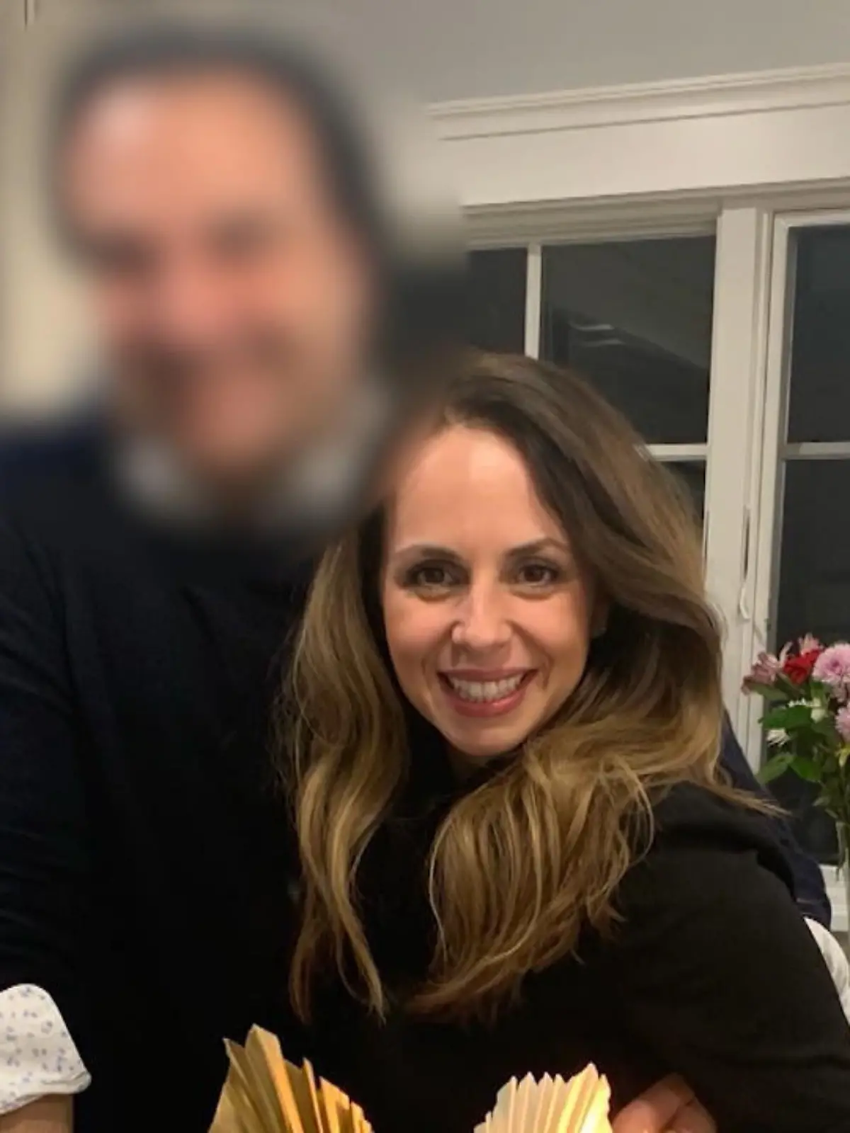 Die 39-Jährige Ana W. wurde seit Neujahr nicht mehr gesehen, ihre Kollegen meldeten sie als vermisst. Jetzt finden die Ermittler im Browserverlauf ihres Ehemannes Brian W. verdächtige Suchanfragen. Daraufhin geht er in den Baumarkt und kauft Reinigungsmittel im Wert von 450 Dollar. Wie der 47-Jährige bei seiner Verhaftung reagiert, sehen Sie im Video.