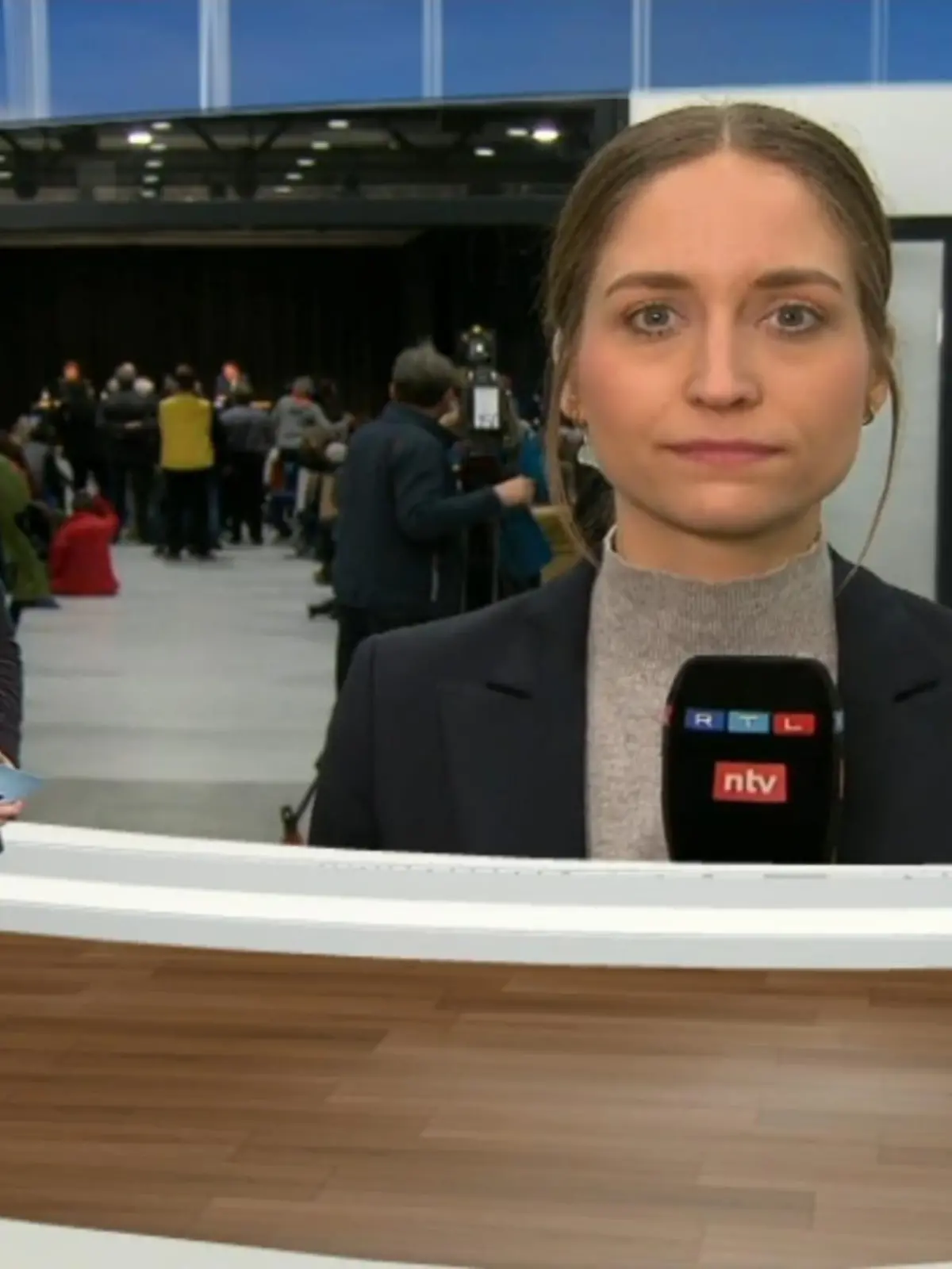 Bild zu: "RTL WEST Reporterin in Erkelenz"
