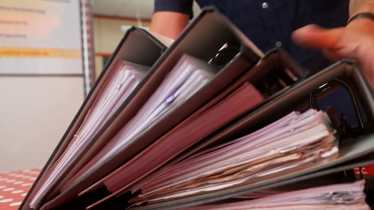 Wie Bürokratie in Deutschland Handel, Bürger und Politik bremst Bürokratie in Deutschland